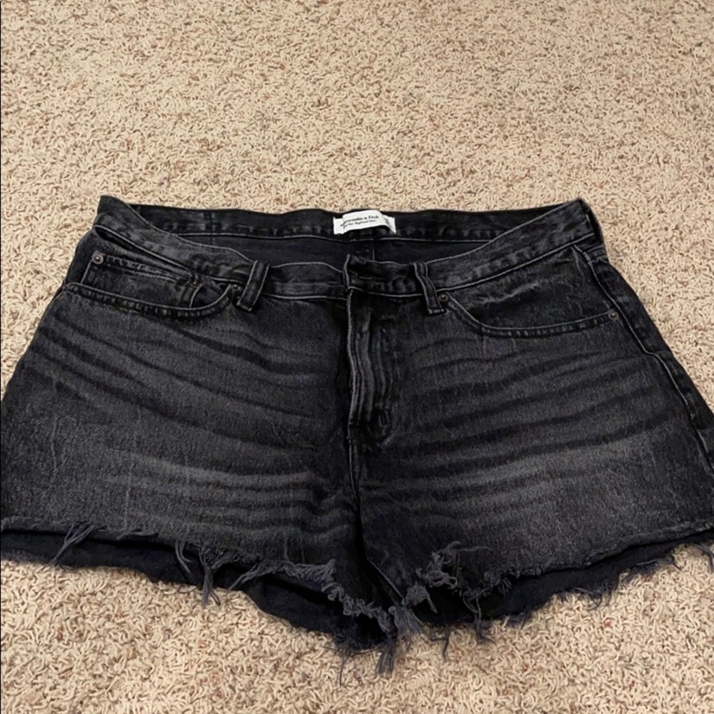 Abercrombie mid rise boyfriend shorts size 12